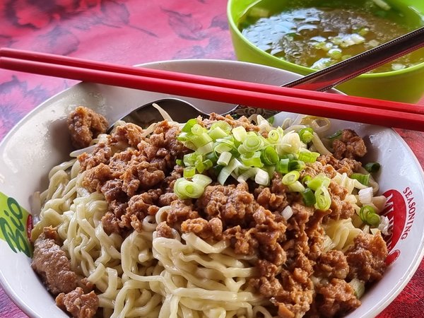 Warung Bakmie Babi "Cek Sin Yan" Karawaci photo 2