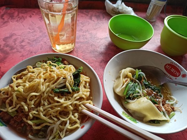 Warung Bakmie Babi "Cek Sin Yan" Karawaci photo 3