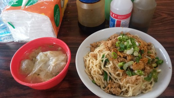Mie ayam Bangka bang amin kebon jeruk photo 3