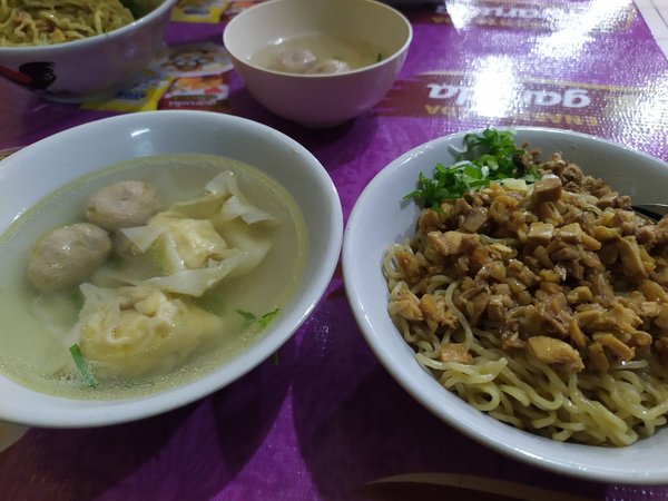 Bakmi Irian Tanah Kusir
