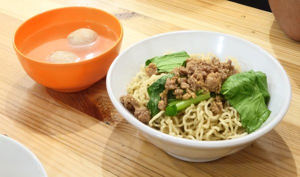 Miato Karawaci. Mie Bangka Bumbu Ayam. Rajanya Mie Ceker photo 1
