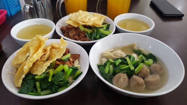 Bakmi Boy Santa / Cikajang photo 3