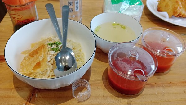 Bakmi dan Jukut Goreng Budil